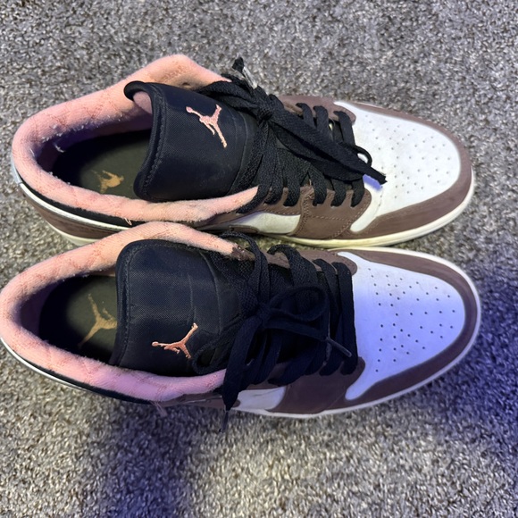 Jordan 1 Low Mochas - Picture 1 of 6